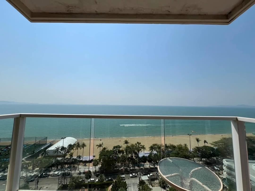 Cetus Beachfront Jomtien, 3 Bedrooms, 2 Bahtrooms, Condo for sale