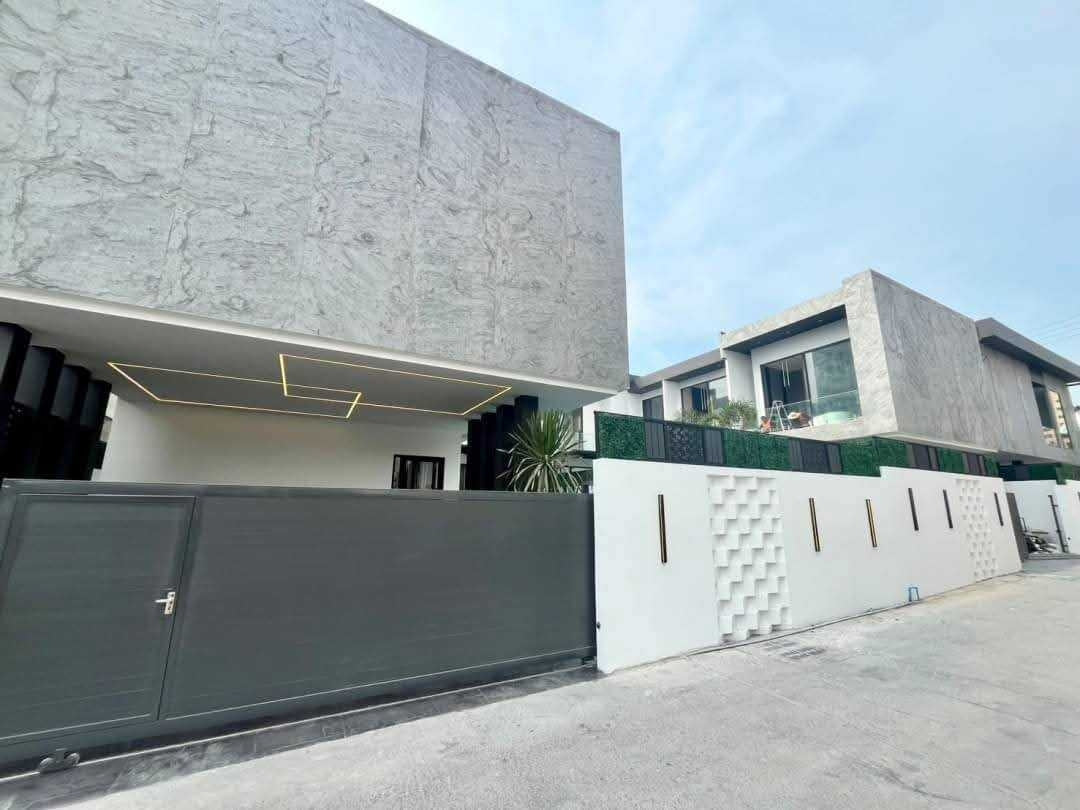 Luxury Modern Pool Villa,5 Bedrooms,6 Bathrooms, Jomtien