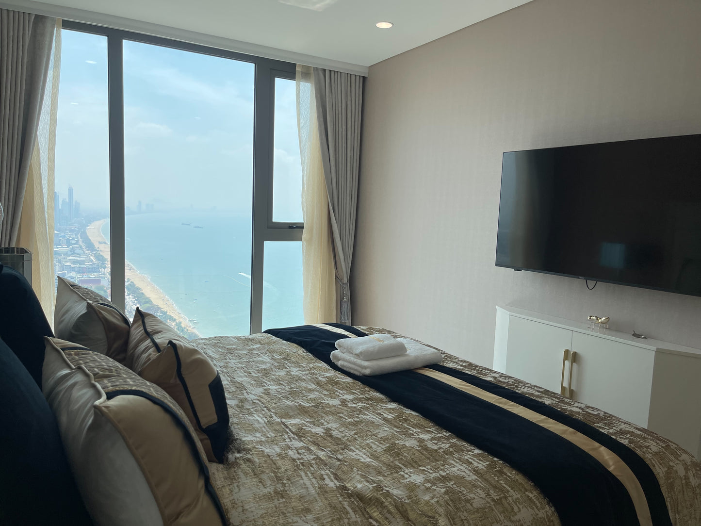 Copacabana Condominium, Jomtien, 1 Bed 1 bathroom with Jacuzzi Condo