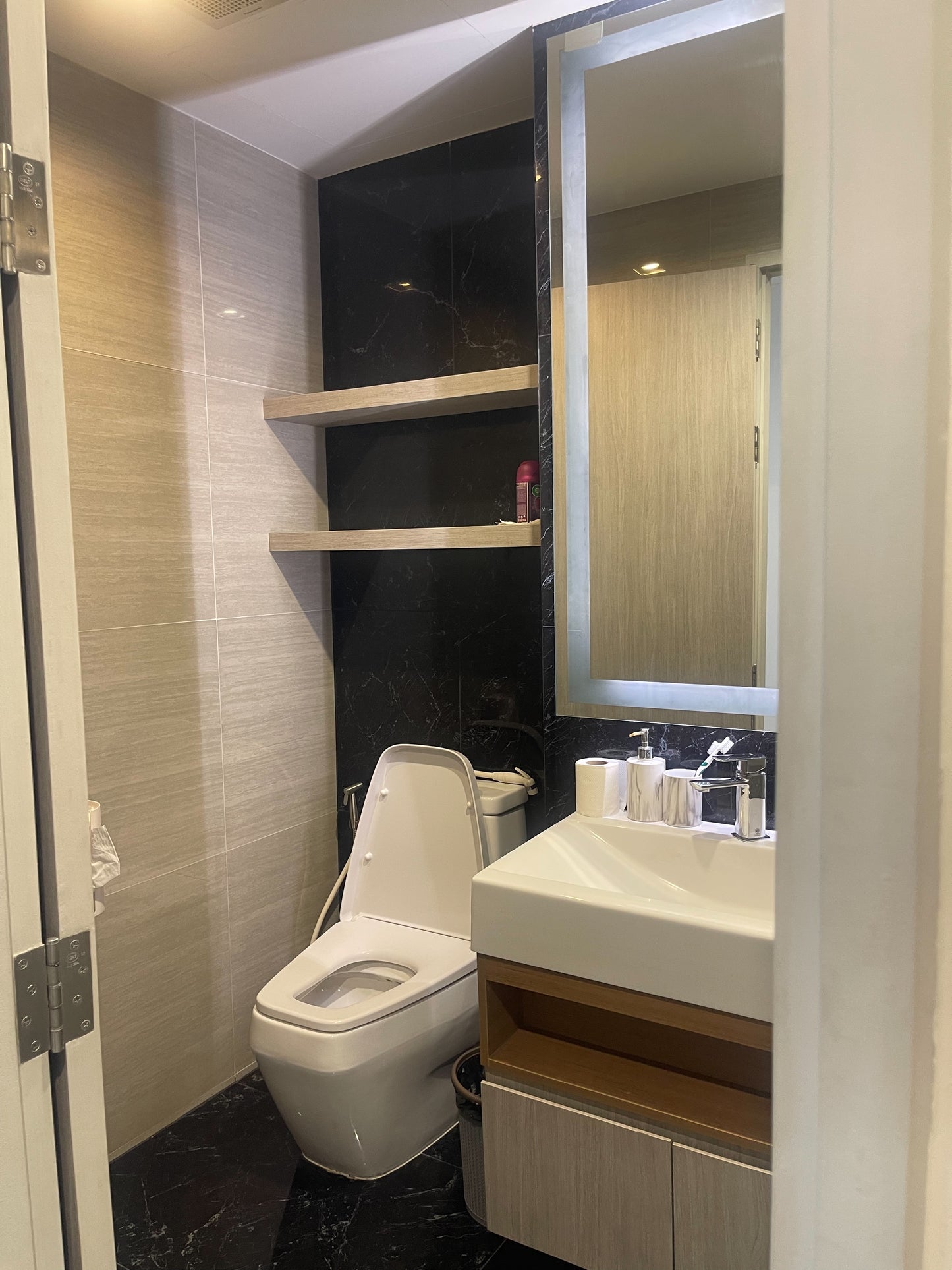 Aeras Beachfront, Jomtien, 2 Bedrooms, 2 Bahtrooms Condo