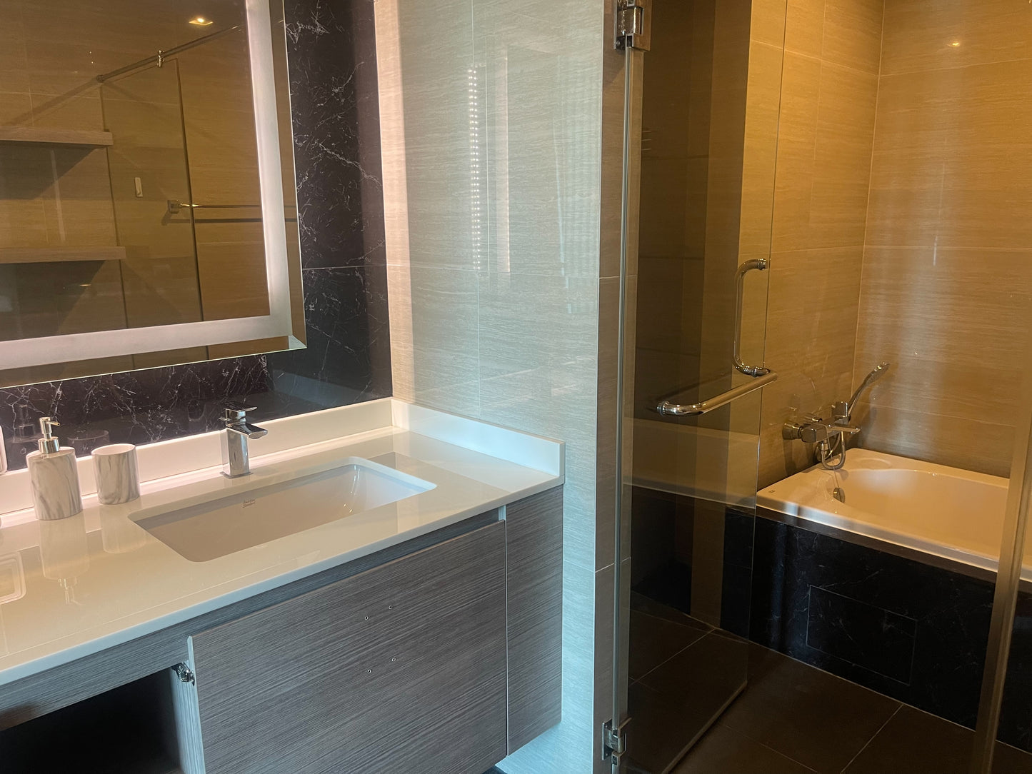 Aeras Beachfront, Jomtien, 2 Bedrooms, 2 Bahtrooms Condo