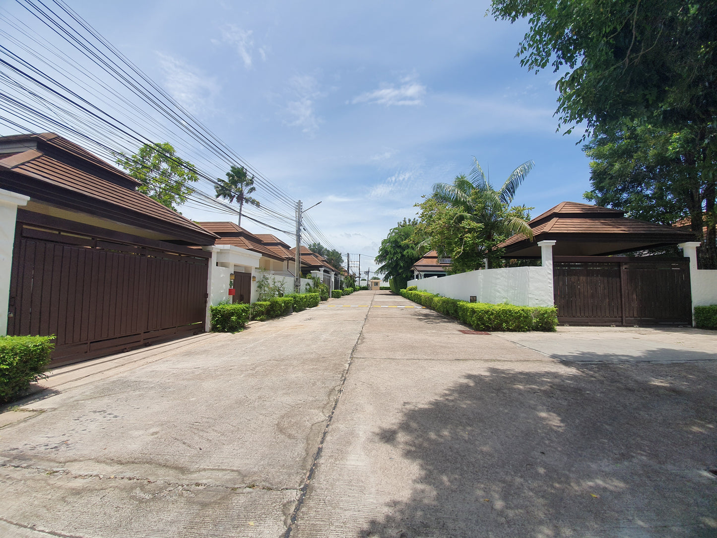 Baan Anda Village Estate, 3 Bed 4 Bath Villa with Swimming Pool for sale