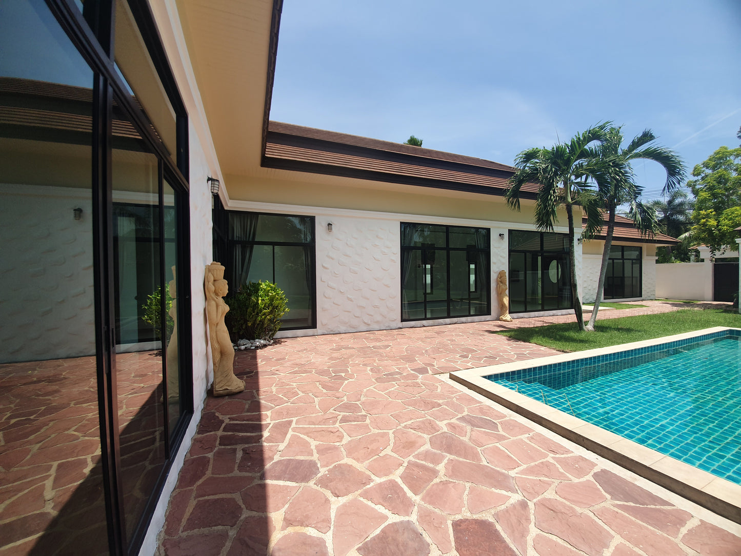 Baan Anda Village Estate, 3 Bed 4 Bath Villa with Swimming Pool for sale