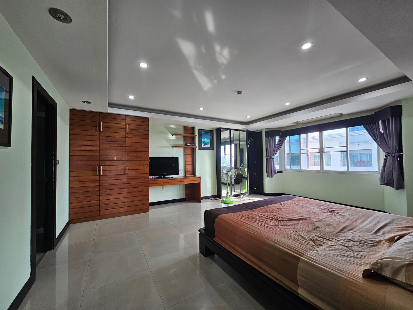 114 Sqm, 2 bedroom corner Condo for sale at TW Jomtien Beach, Pattaya