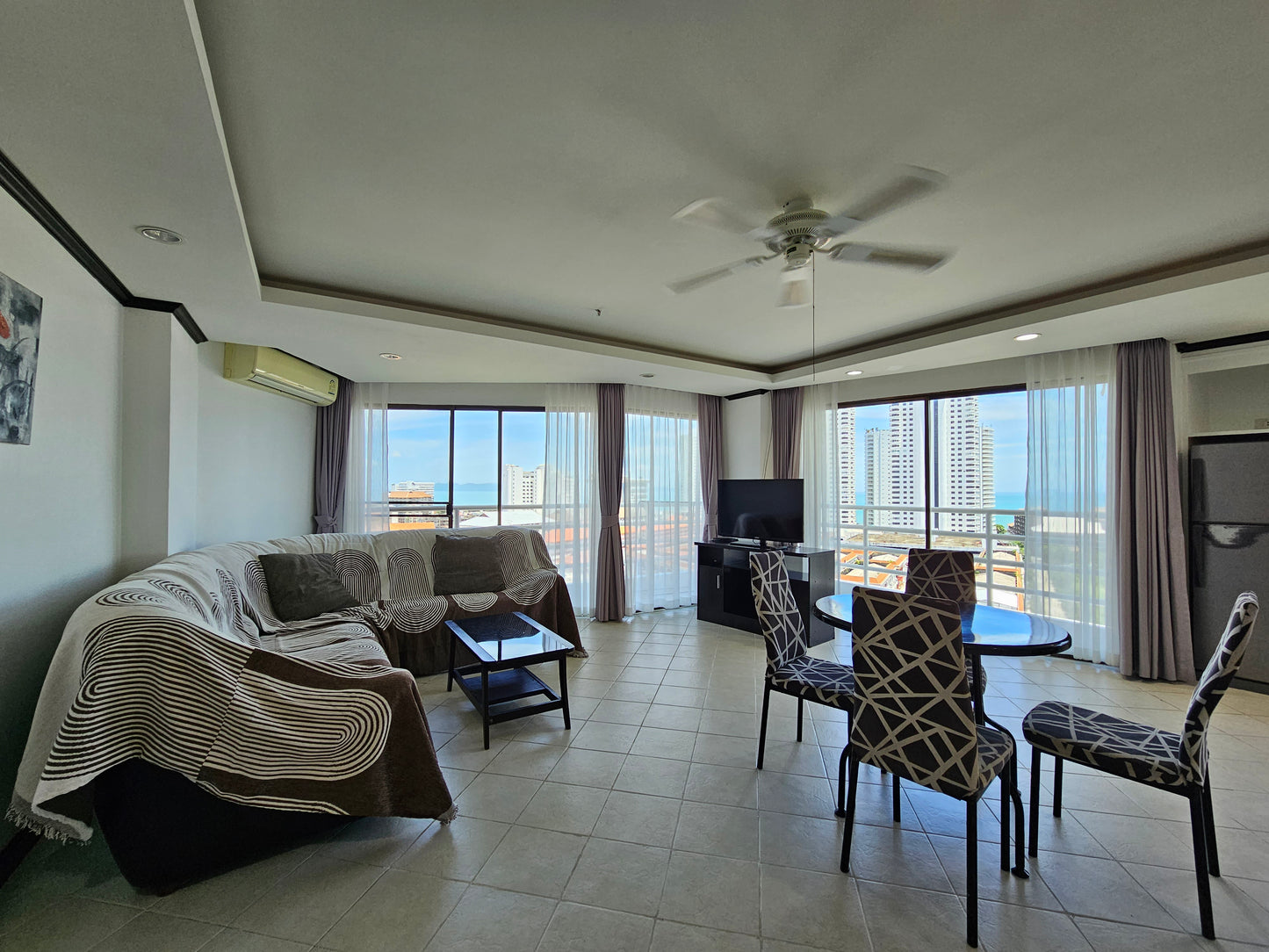 1BD, 2 Bath Condo for Sale at View Talay 2A, Jomtien Beach, Pattaya