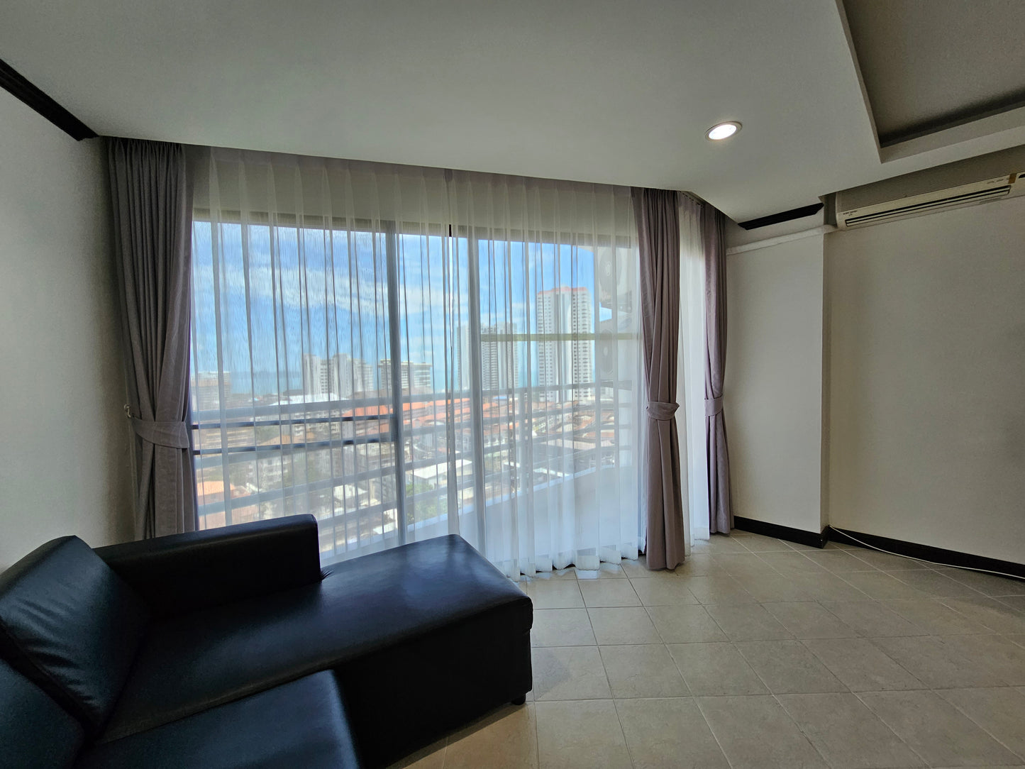 1BD, 2 Bath Condo for Sale at View Talay 2A, Jomtien Beach, Pattaya