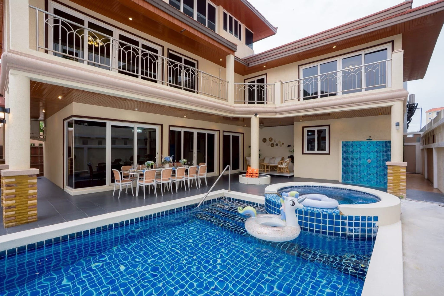 Exclusive Beachside Residence for sale, Jomtien, Pattaya