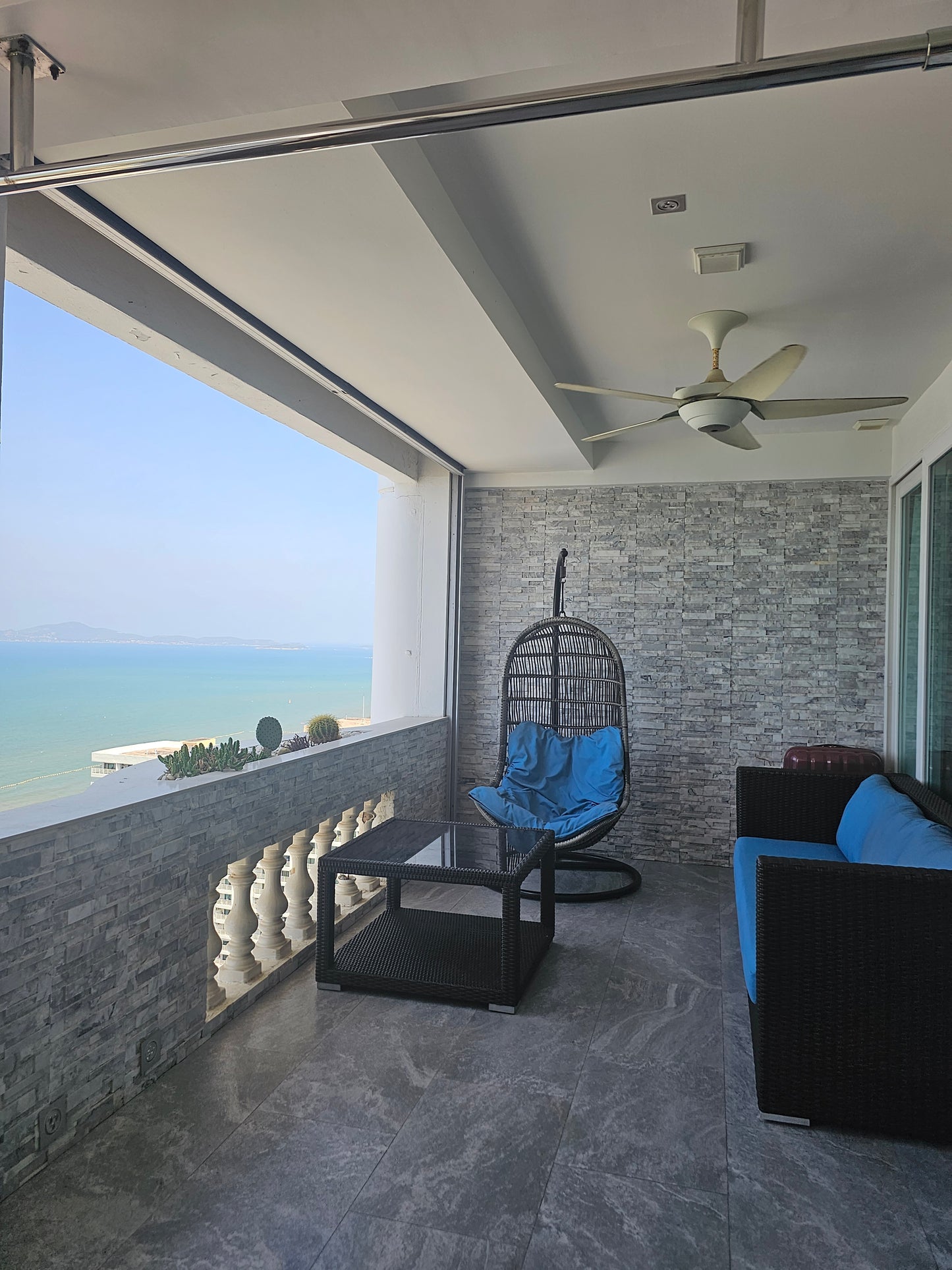 2-bed Luxury Condo at Jomtien Complex Condotel, Pattaya