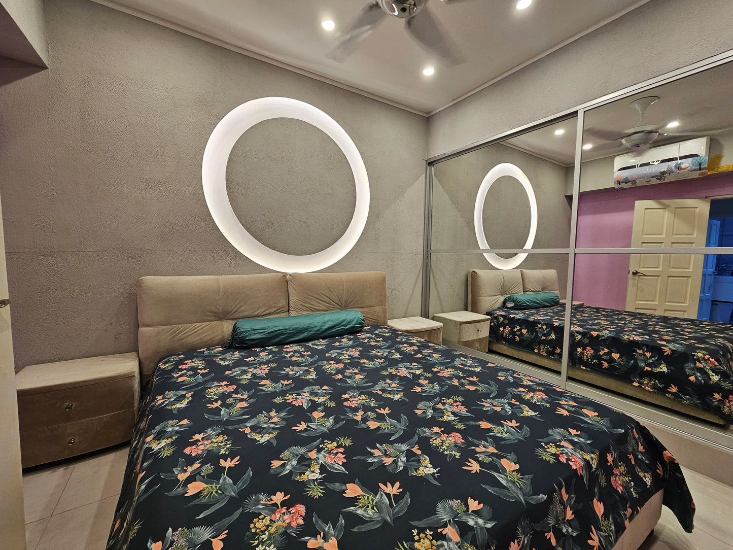 2-bed Luxury Condo at Jomtien Complex Condotel, Pattaya