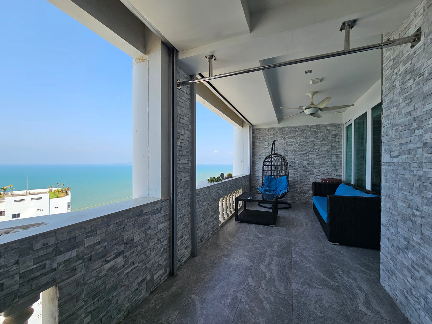 2-bed Luxury Condo at Jomtien Complex Condotel, Pattaya