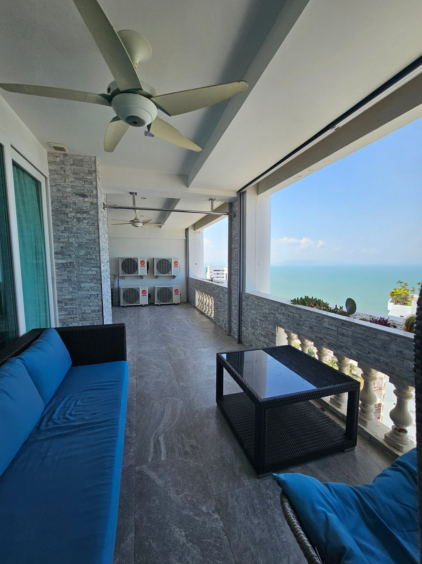 2-bed Luxury Condo at Jomtien Complex Condotel, Pattaya