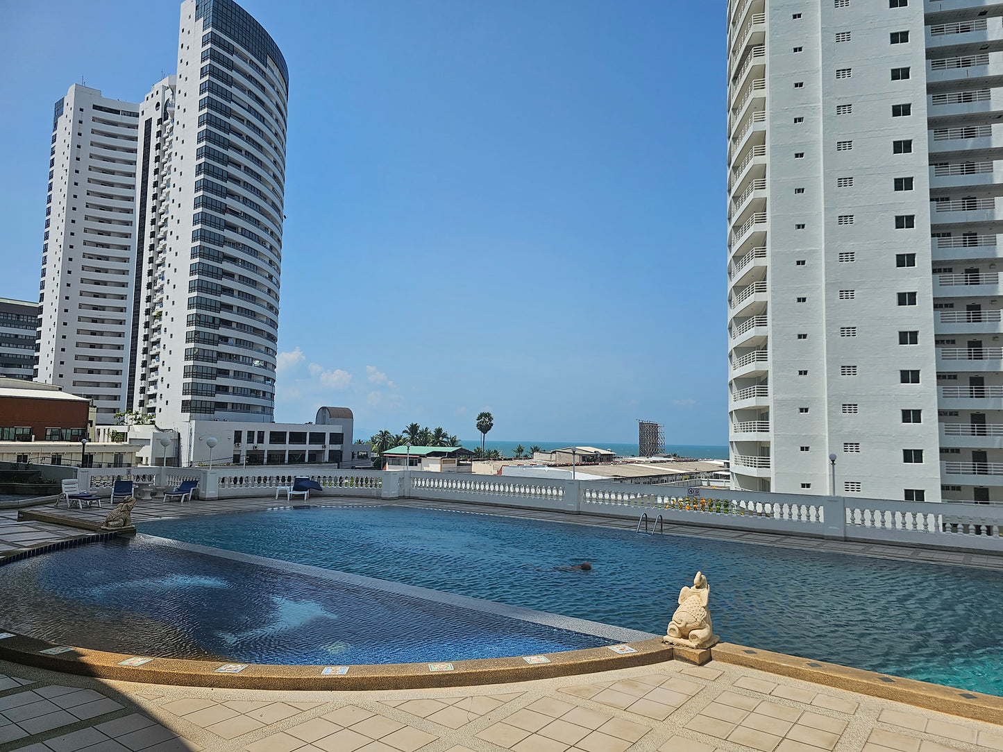 2-bed Luxury Condo at Jomtien Complex Condotel, Pattaya