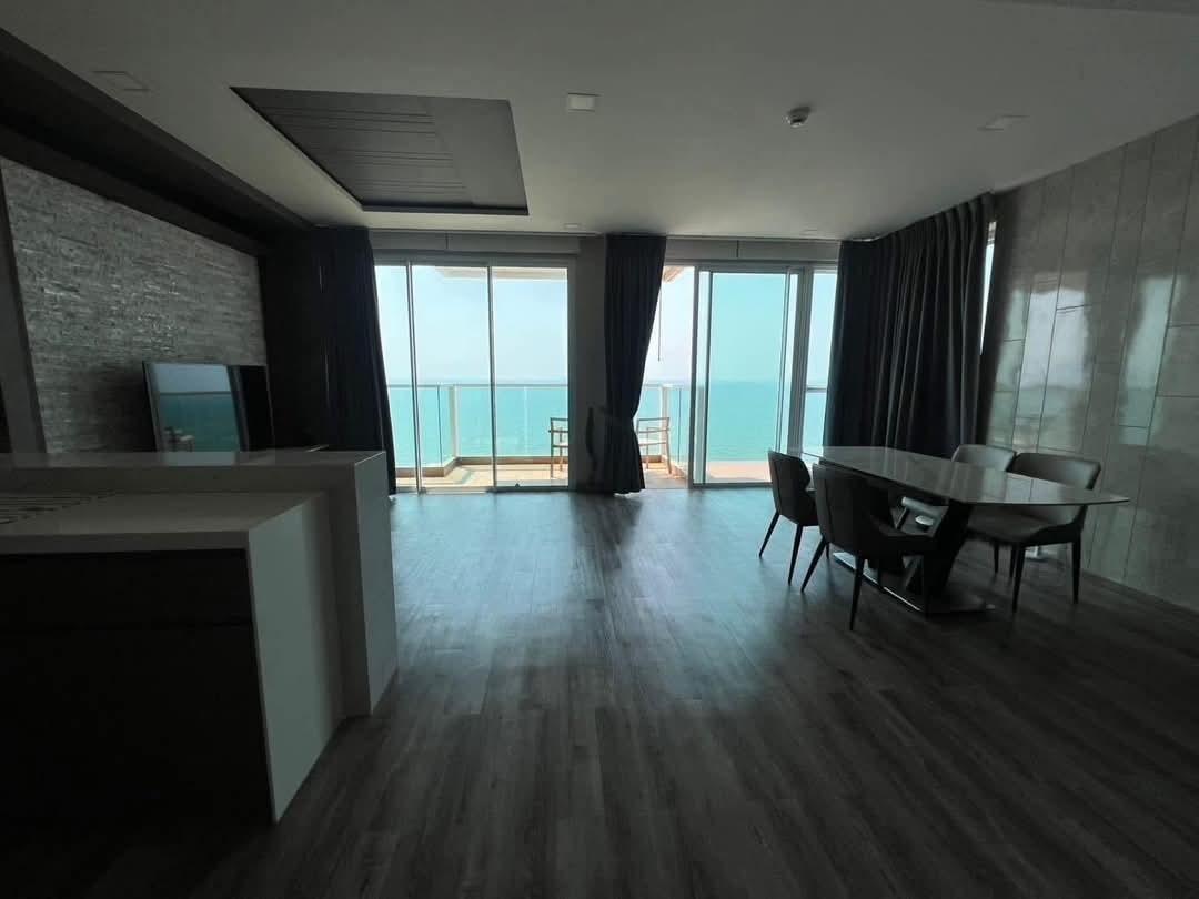 Cetus Beachfront Jomtien, 3 Bedrooms, 2 Bahtrooms, Condo for sale