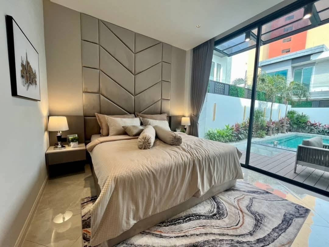 Luxury Modern Pool Villa,5 Bedrooms,6 Bathrooms, Jomtien