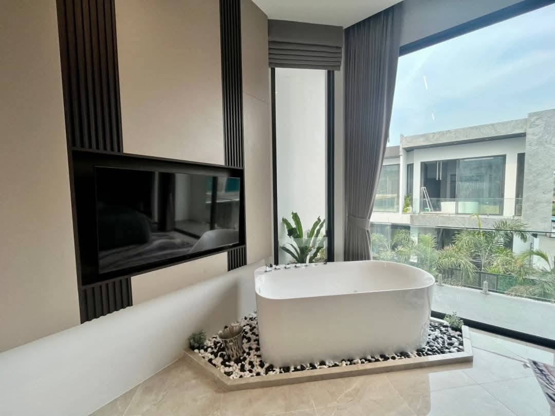 Luxury Modern Pool Villa,5 Bedrooms,6 Bathrooms, Jomtien