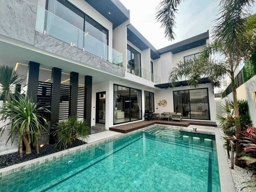 Luxury Modern Pool Villa,5 Bedrooms,6 Bathrooms, Jomtien