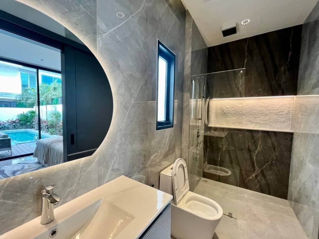 Luxury Modern Pool Villa,5 Bedrooms,6 Bathrooms, Jomtien