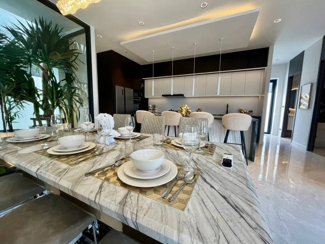 Luxury Modern Pool Villa,5 Bedrooms,6 Bathrooms, Jomtien