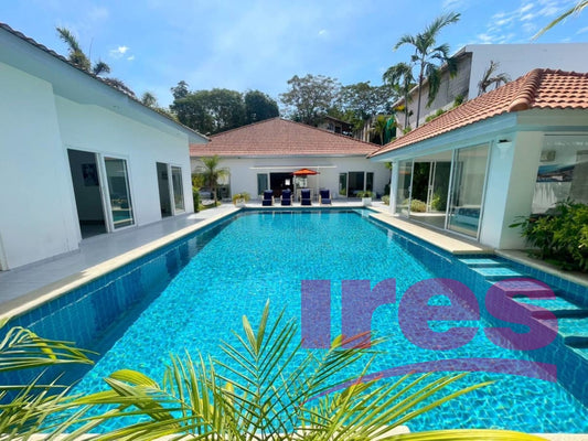 Majestic Residence, on Prathumnak Hill, Pattaya. For sale